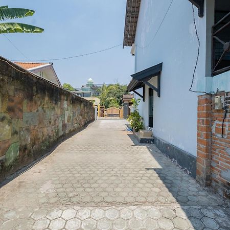 Reddoorz Syariah At Jalan Sunan Giri Tuban Tuban  Екстер'єр фото