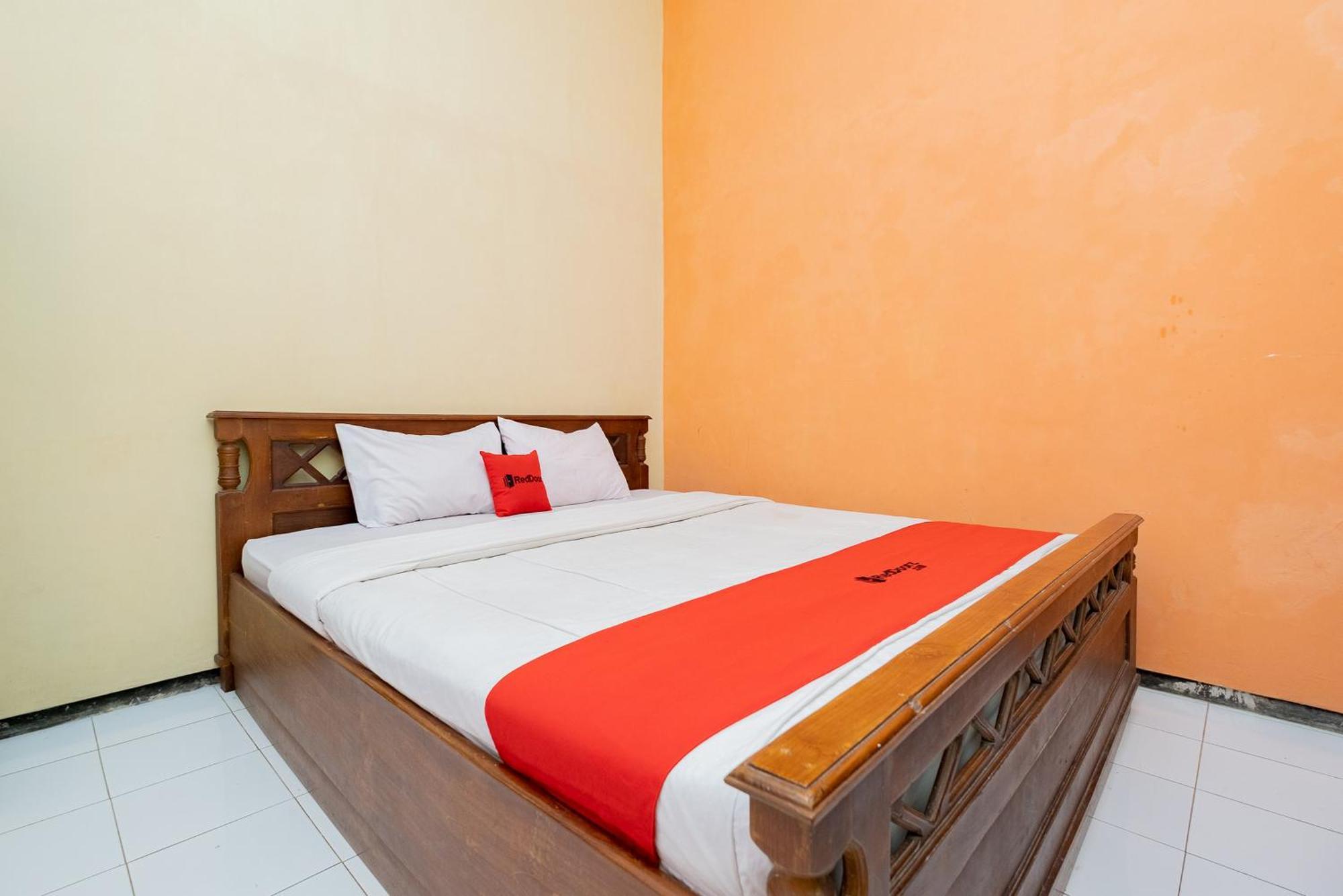 Reddoorz Syariah At Jalan Sunan Giri Tuban Tuban  Екстер'єр фото