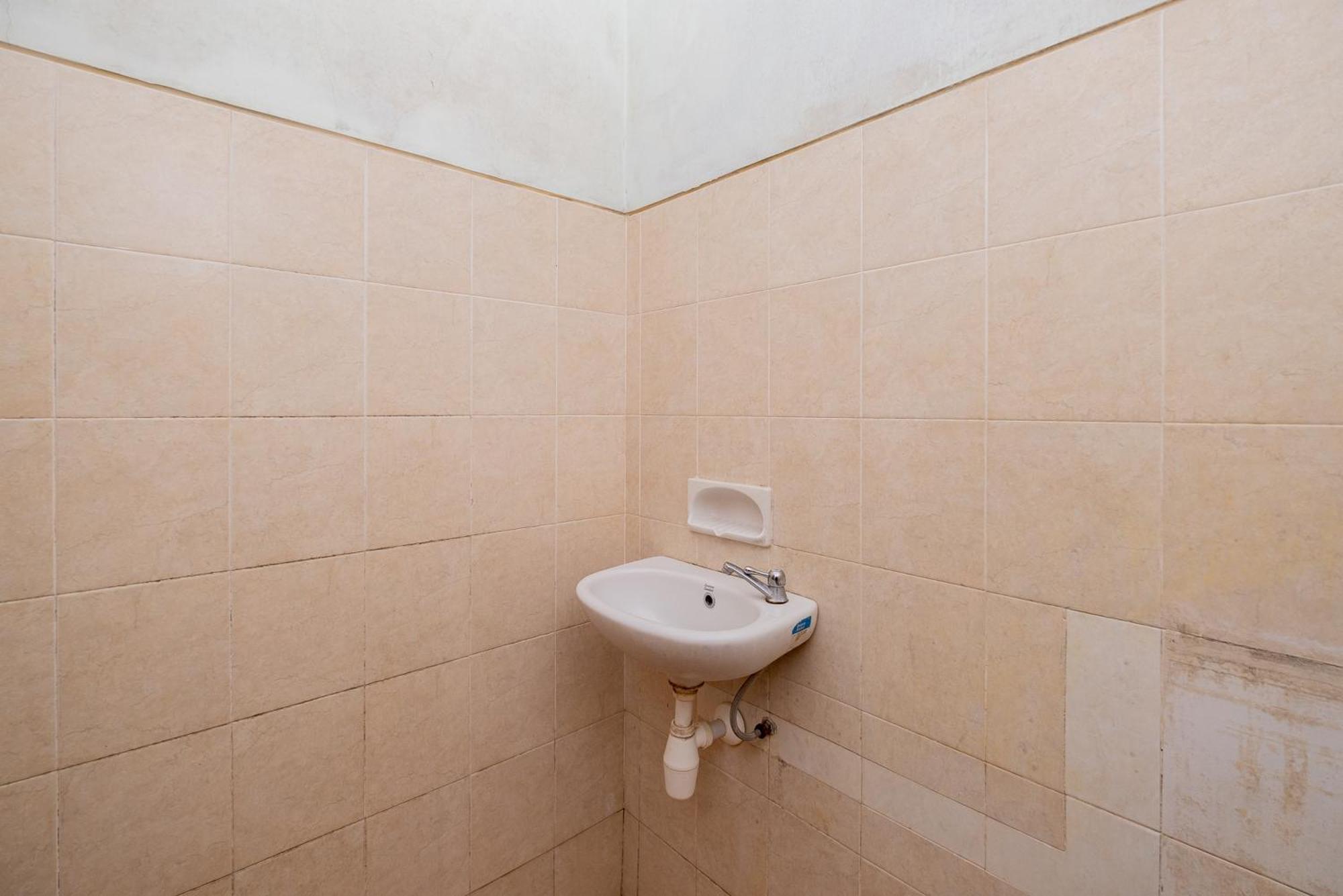 Reddoorz Syariah At Jalan Sunan Giri Tuban Tuban  Екстер'єр фото