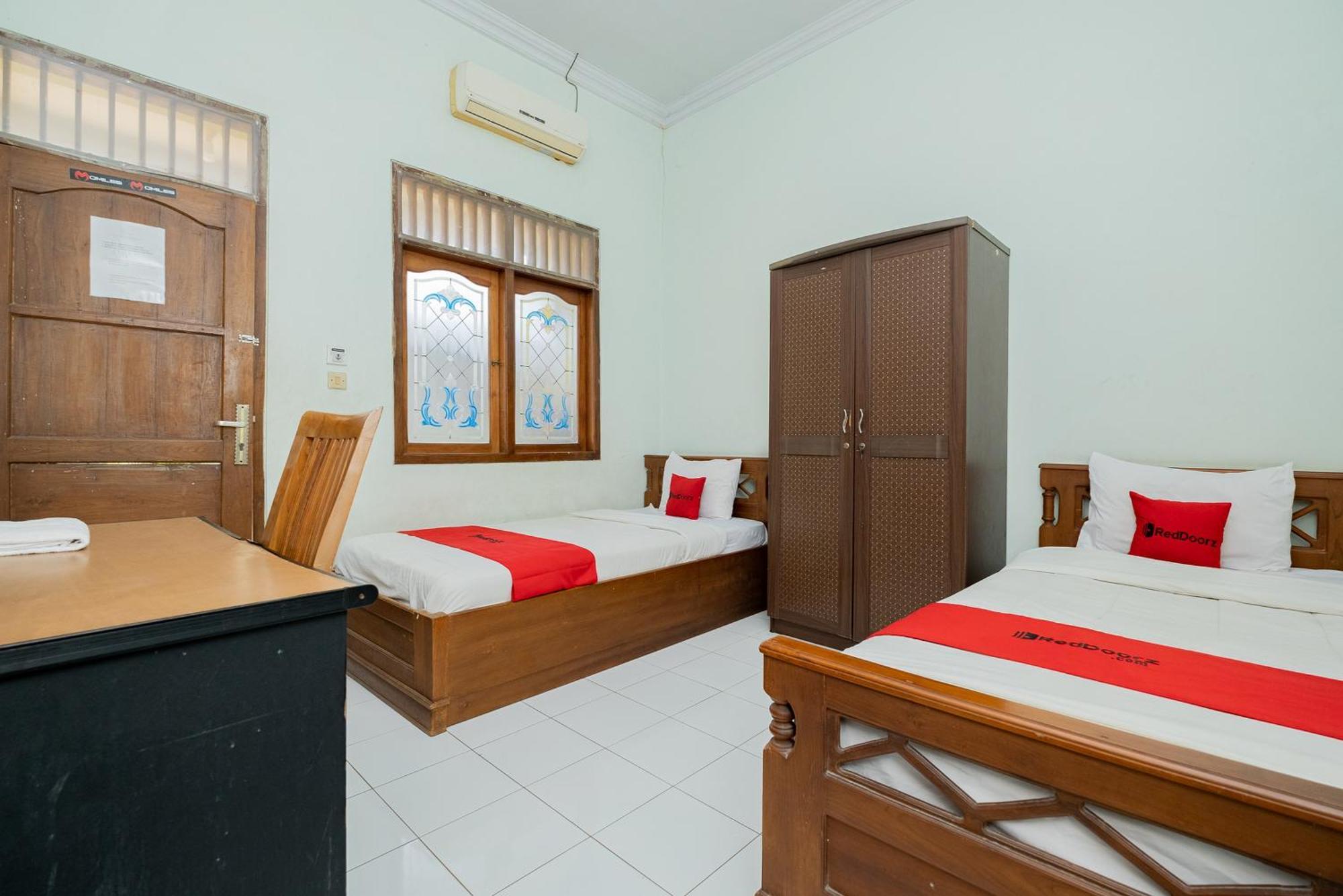 Reddoorz Syariah At Jalan Sunan Giri Tuban Tuban  Екстер'єр фото